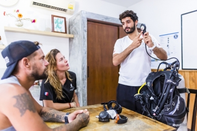 Cours th&eacute;orique Open Water &agrave; Koh Tao avec AquaTao